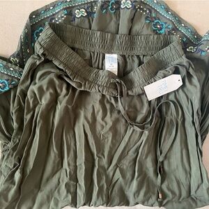 Time and Tru Green Skirt with Blue Floral Embroidery